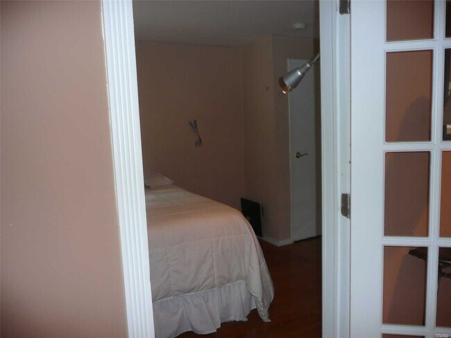 Building Photo - 152 Jervis Ave