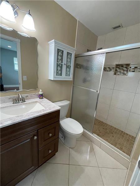 Building Photo - 1029 W Country Club Cir