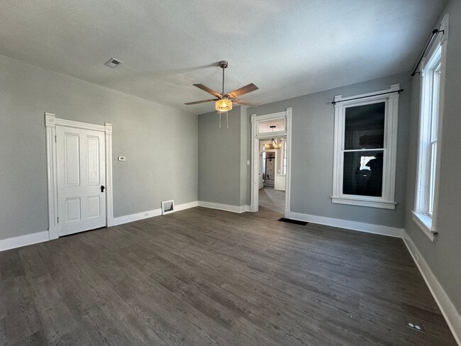 Foto del edificio - 3 bedroom 2 full bath home for rent Call T...
