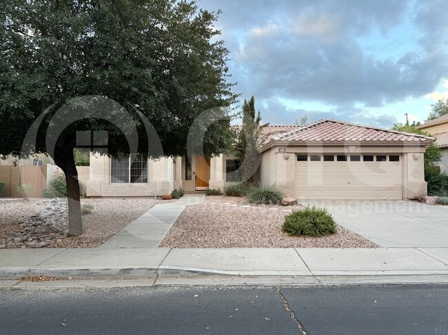 Building Photo - 685 W Estrella Dr