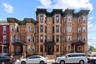Building Photo - 378 Baldwin Ave