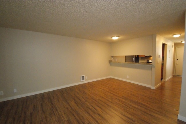 Building Photo - 1712 NE 145th St