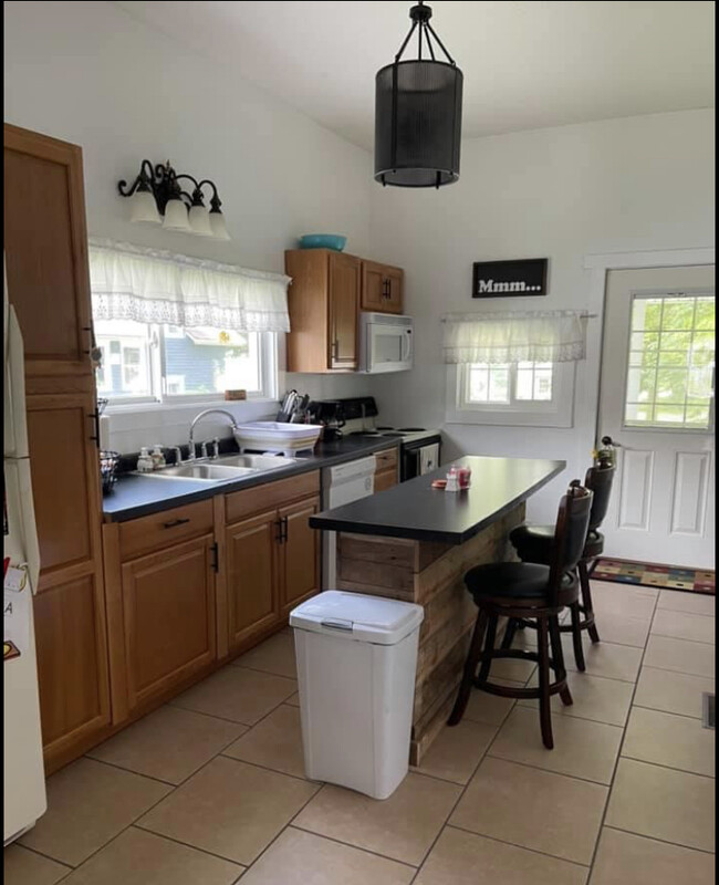 Kitchen - 102 E 3rd St
