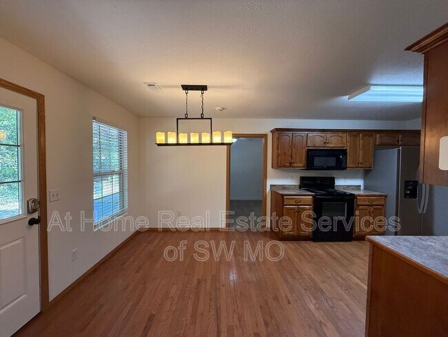 Building Photo - 4499 W Nicholas St
