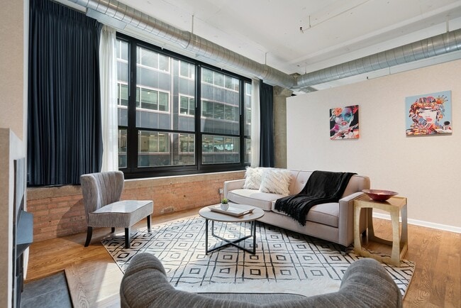 Building Photo - 130 S Canal St
