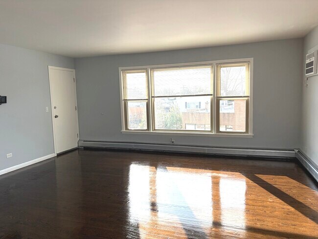 Foto del edificio - 8222 Grand Ave