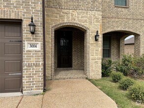 Building Photo - 3004 Guadalupe Dr