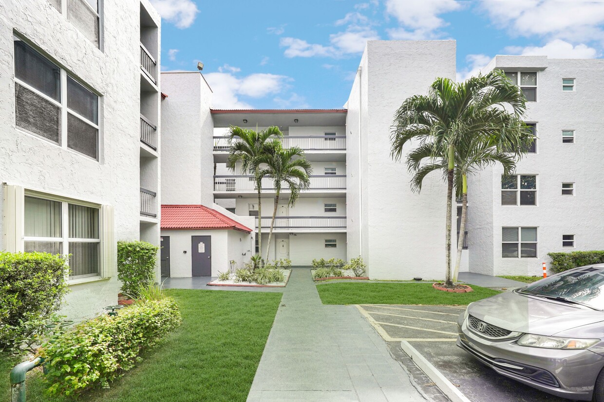 Foto principal - 9461 Evergreen Pl
