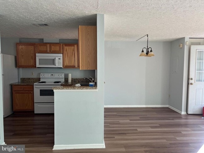 Building Photo - 19809 Larentia Dr