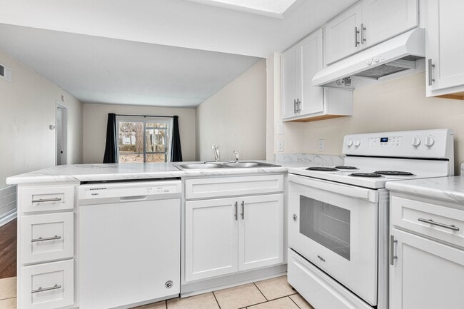Foto del edificio - Move-In Ready 2 BR/ 2BA Condo on Southside...