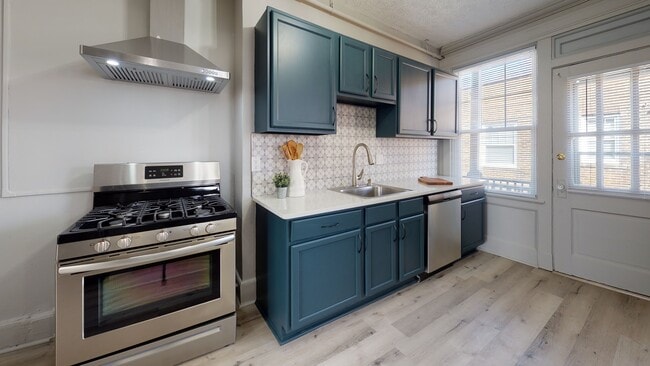 Cocina de lujo en el apartamento - Landmark Square Apartments