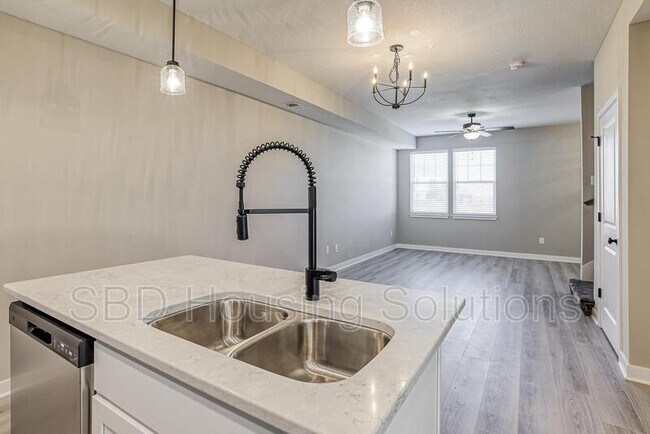Building Photo - 27405 E Oak View Dr