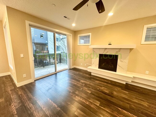 Photo - Gorgeous, Custom-designed 4-Bedroom Contemporary Townhouse on 3 Levels