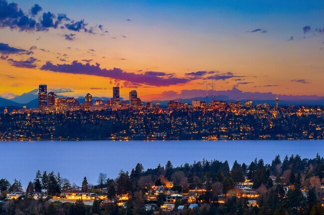 Foto del edificio - 650 Bellevue Way NE