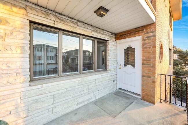 Building Photo - 536 1st St