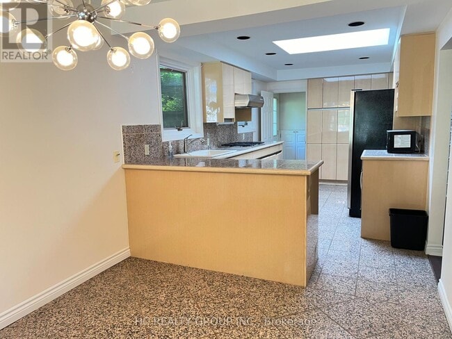 Building Photo - 39 Dallington Dr