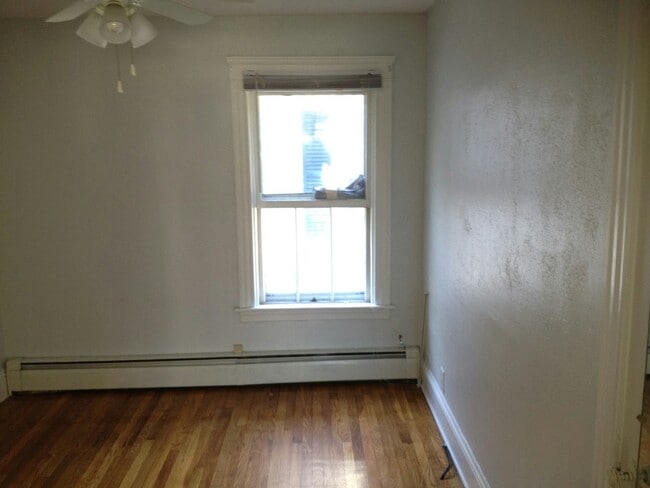 Building Photo - 285 Baxter St