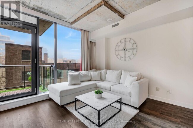 Photo du bâtiment - 560-560 King St W