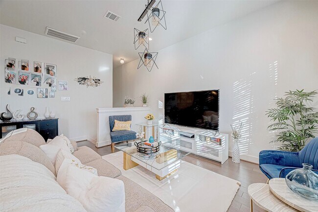 Foto del edificio - 6021 Cypress St