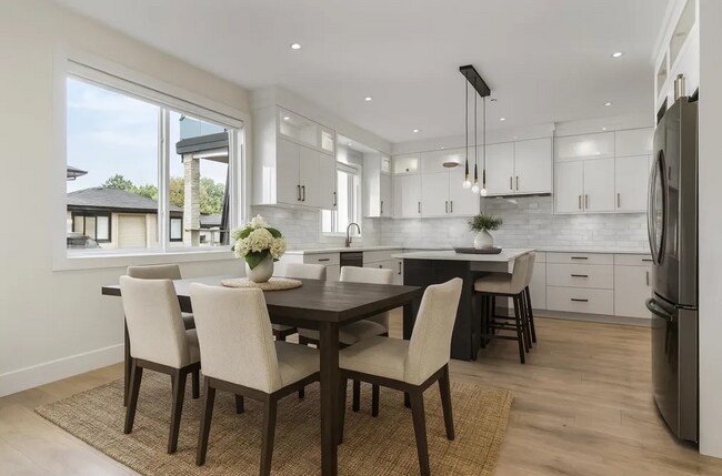 Building Photo - 8585 Forest Gate Dr