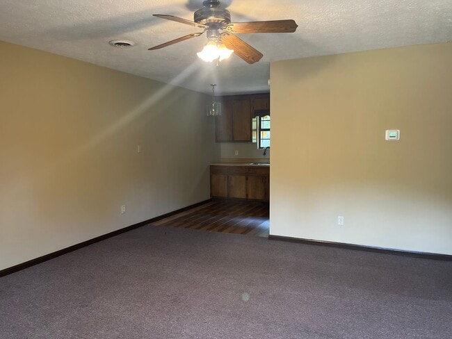 Building Photo - 2 Bed 1 Bath Duplex