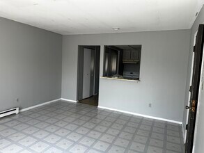 Building Photo - 561 Ashland Ave