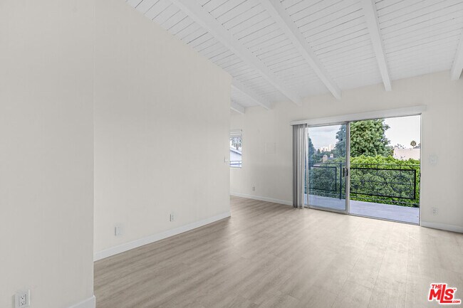 Foto del edificio - 2637 S Centinela Ave