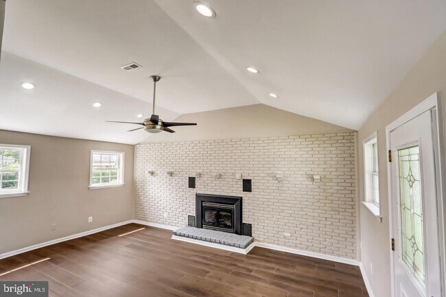 Building Photo - 310 Buena Vista Ave