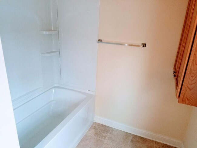 Building Photo - 712 Carroll Ave