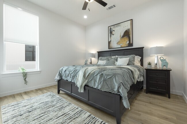 Photo - Contemporary 2BR/3.5BA Townhome with Private Rooftop | 4314 Roseland Ave #101