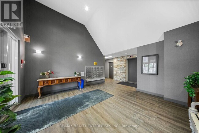 Building Photo - 126-126 Bell Farm Rd