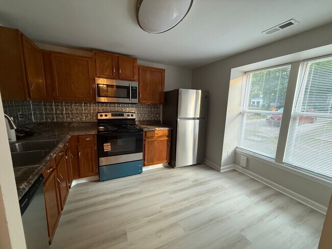 Foto del edificio - Beautiful Townhome in Prime Raleigh Location