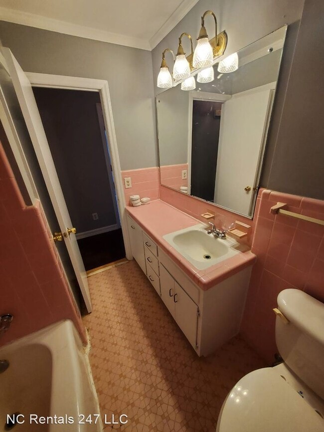 Building Photo - 3 br, 2 bath House - 515 Oakwood Ln
