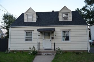 Building Photo - 115 Hughes St