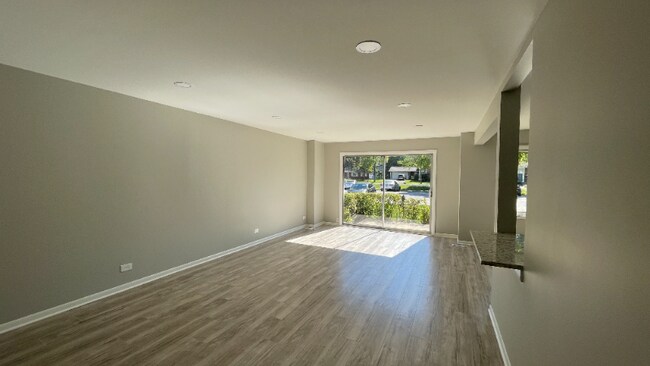 Foto del edificio - 3018 Roberts Dr