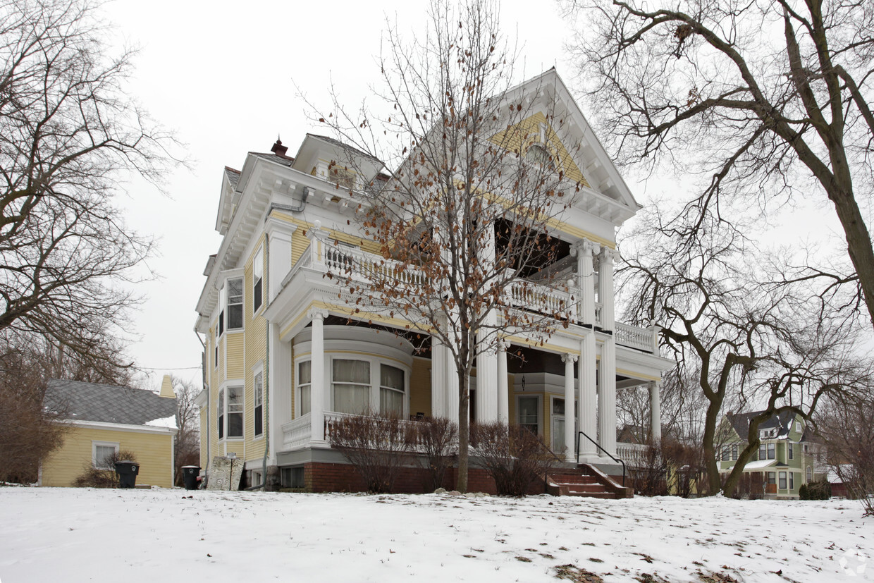 Primary Photo - Heritage Hill Fringe