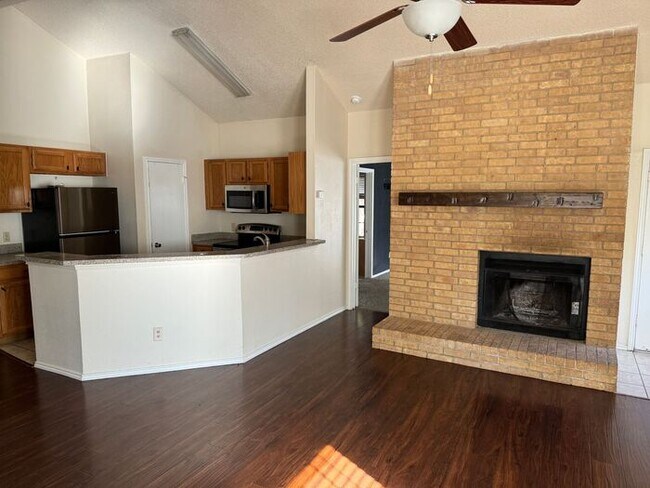 Building Photo - Cozy 2 Bedroom Duplex for rent in Euless !!