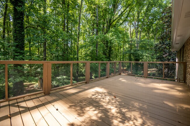Building Photo - 1051 Crooked Creek Rd