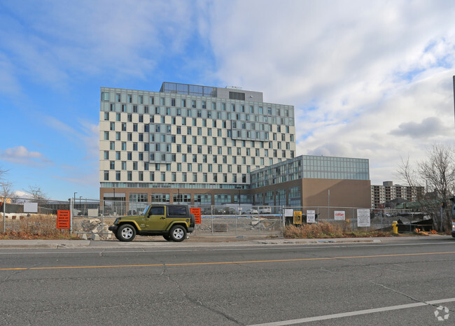 Building Photo - 100 Bond Street East