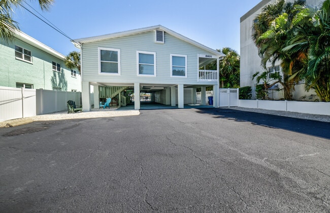 Building Photo - 8601 E Bay Dr