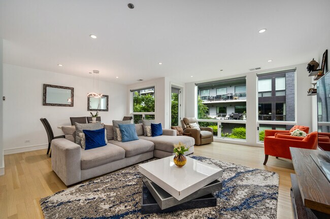 Foto del edificio - 2633 N Hermitage Ave