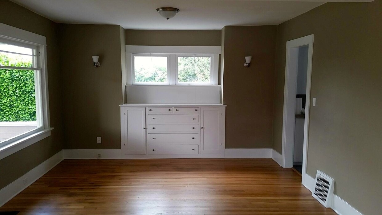 Primary Photo - Cora House