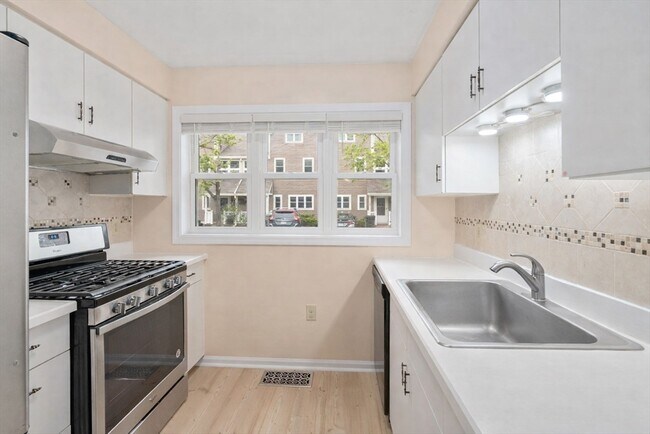 Foto del edificio - 6 Locust Ln