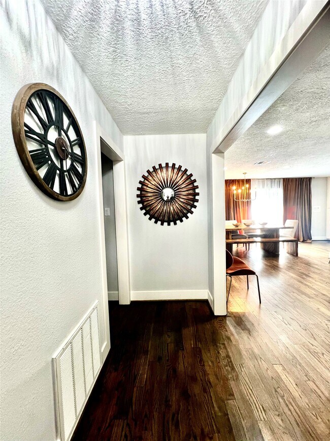 Foto del edificio - 5719 Viking Dr