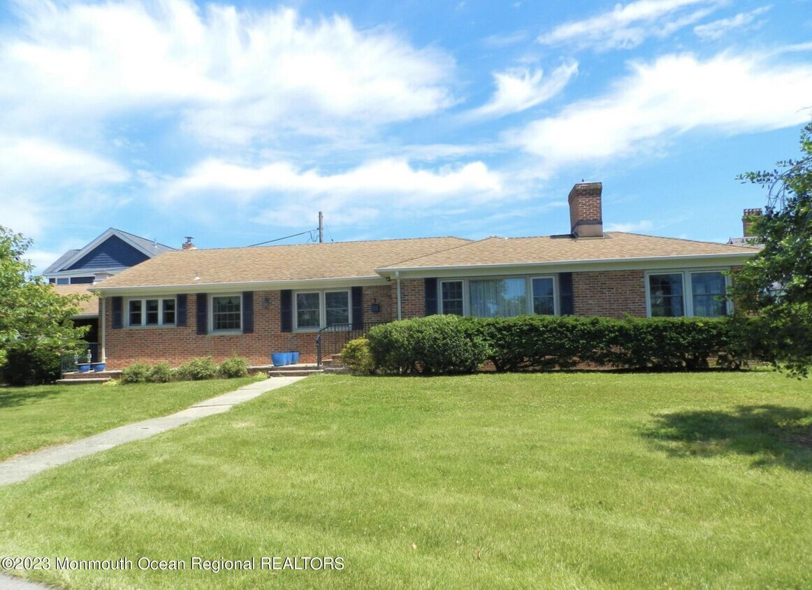 3 Surf Rd, Monmouth Beach, NJ 07750 House Rental in Monmouth Beach
