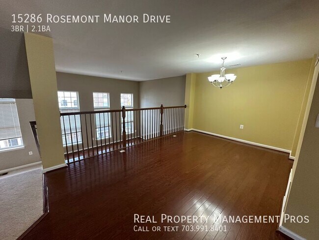 Building Photo - Qualify for a zero deposit? Convenient to ...