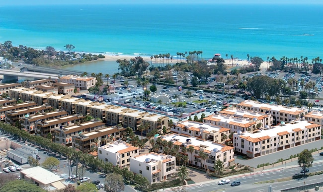 Building Photo - SOUTHCOVE Luxury: SPACIOUS TOWNHOME with O...