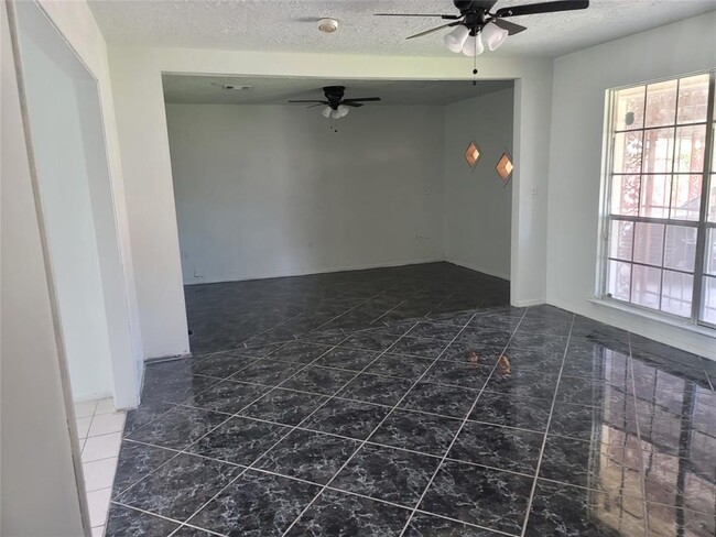 Building Photo - 6610 Micollet St