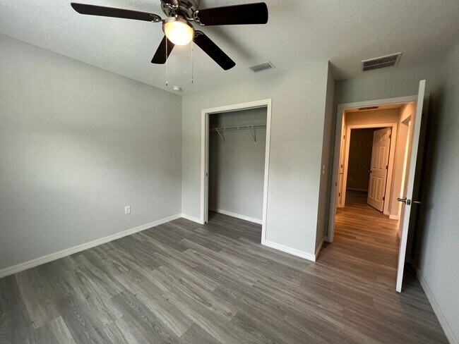 Building Photo - GORGEOUS 3 BD/2BA Home in Beautiful Ocklawaha!!!