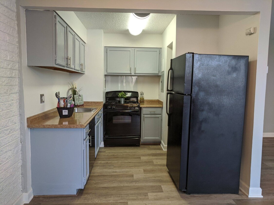 Kitchen - 1830 Metzerott Rd
